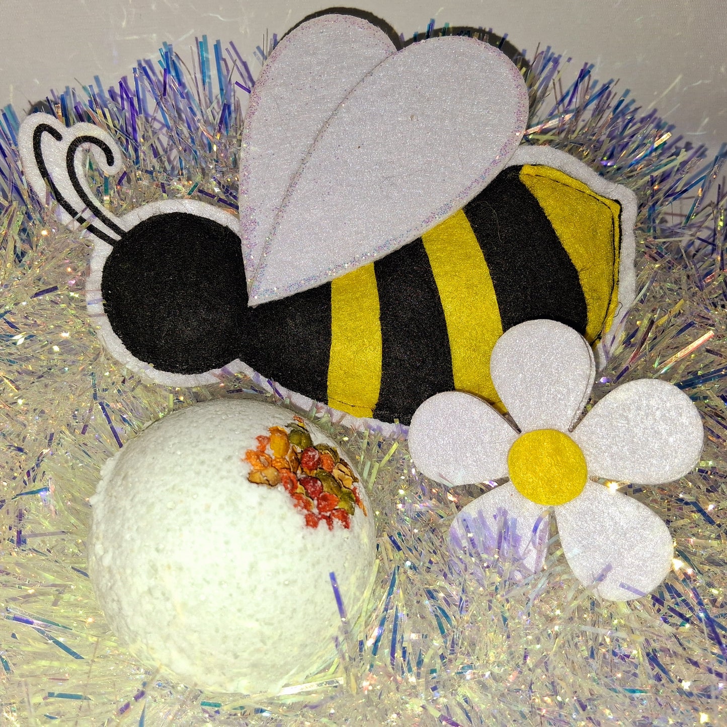 The Relaxed Bee Bath Bomb